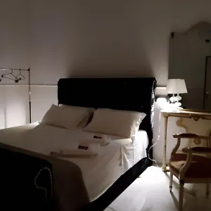 Palazzo Novecento Centro Storico Bed and breakfast